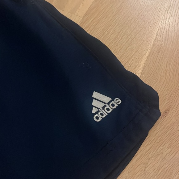 Boys Adidas shorts, size medium - Picture 2 of 4